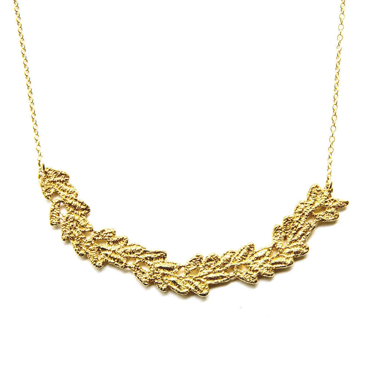 Collier plastron en dentelle de vigne plaqué or 14 carats sur chaîne en or rempli 14 carats
