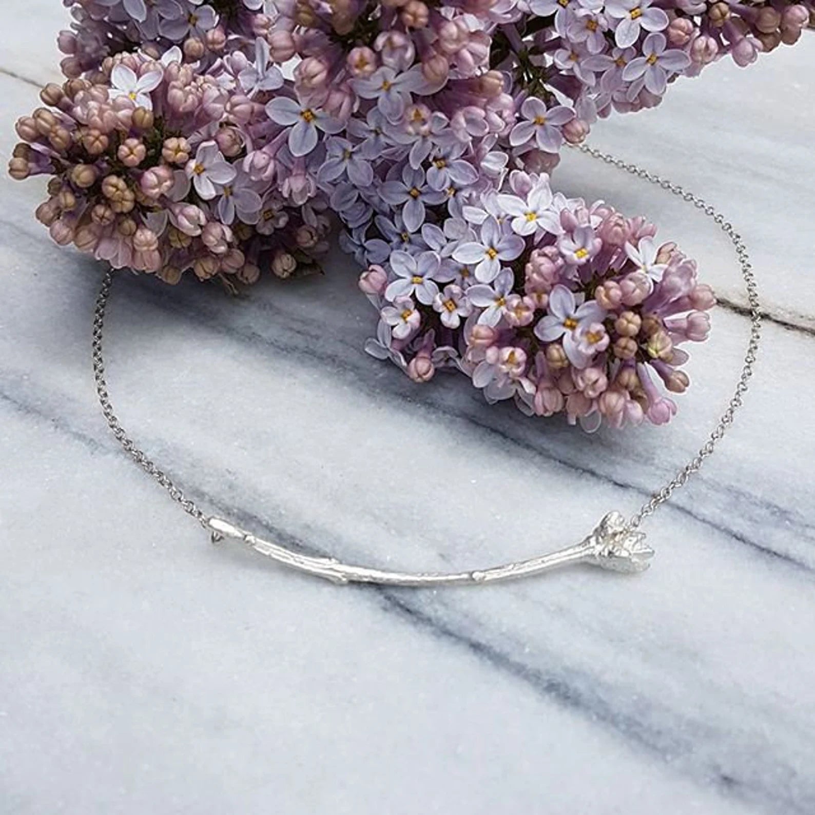 Collier en argent sterling avec bourgeons de lilas – Cadeau idéal pour la fête des mères