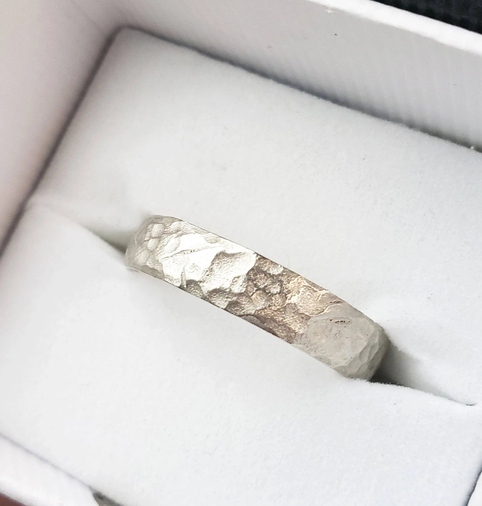 Alliance rustique en or martelé pour homme - Or massif 10 carats, 14 carats ou 18 carats, en or jaune, rose et blanc