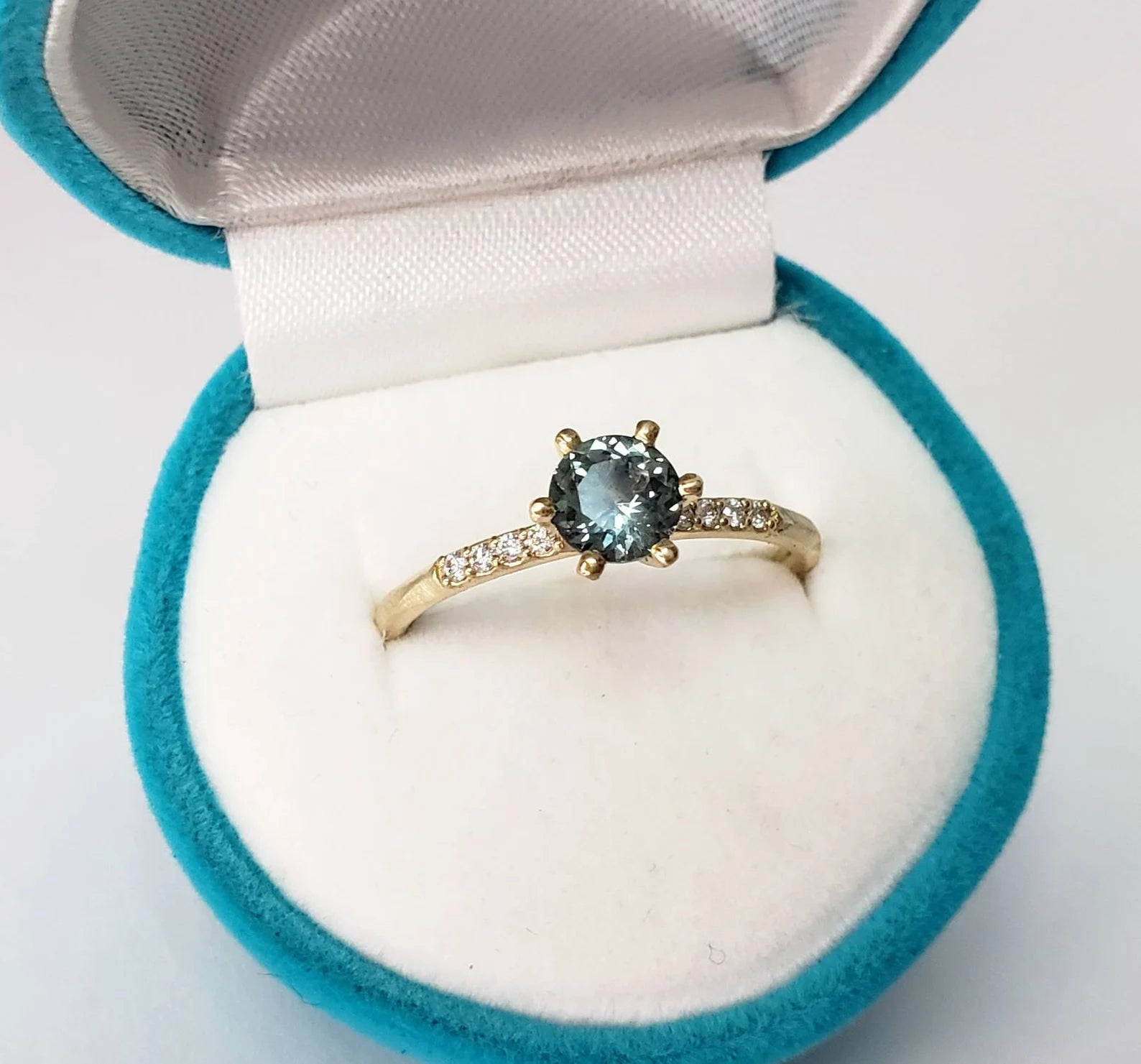 Bague de fiançailles solitaire en saphir du Montana avec diamants canadiens – Or massif 10 k, 14 k ou 18 k, jaune, rose ou blanc