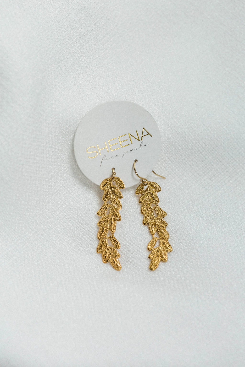 Boucles d'oreilles pendantes en dentelle de vigne plaquées or 14 carats – Cadeau pour elle