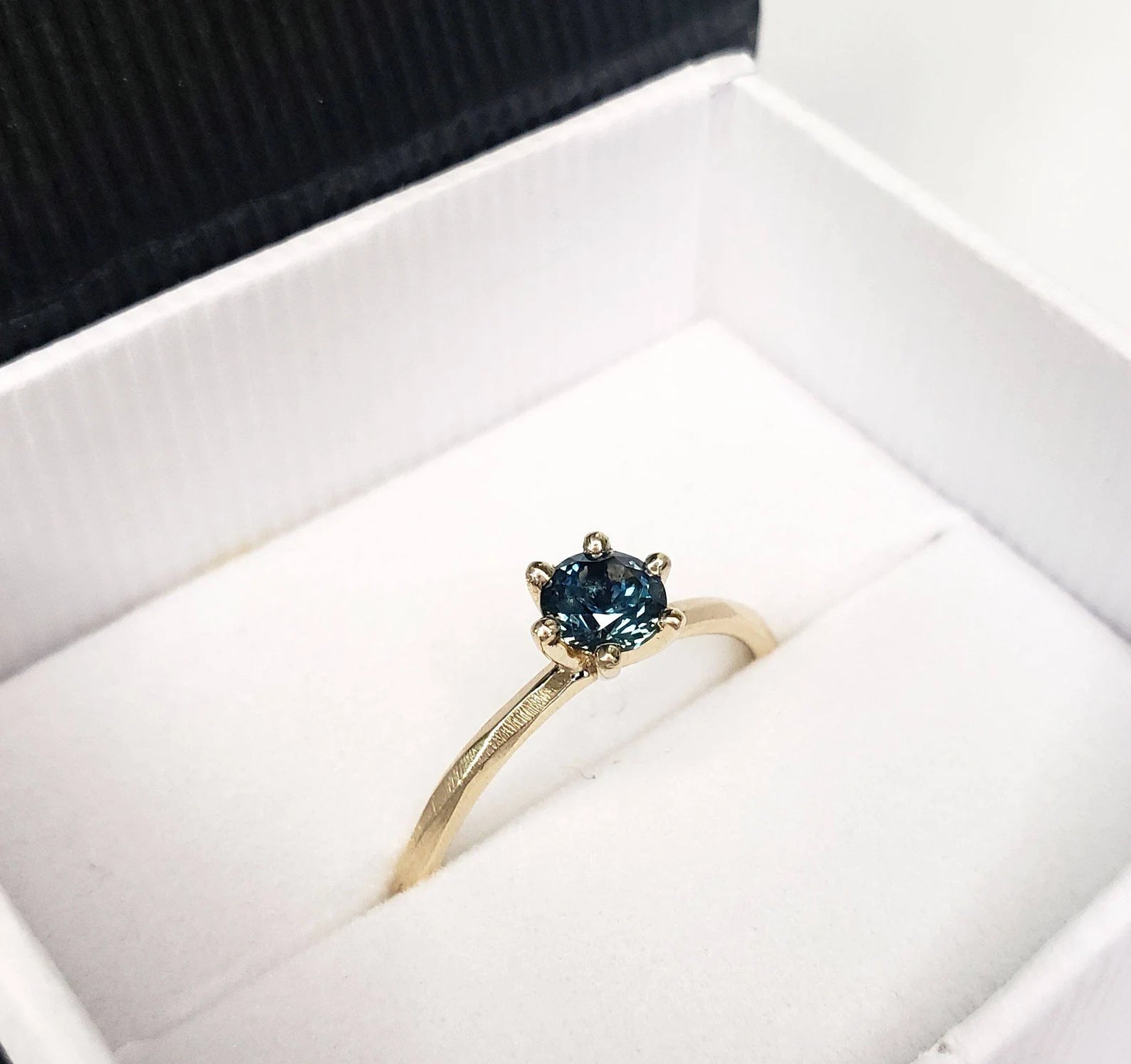 Bague de fiançailles pour femme avec saphir du Montana à six griffes - Or massif 10 carats, 14 carats ou 18 carats, jaune, rose ou blanc