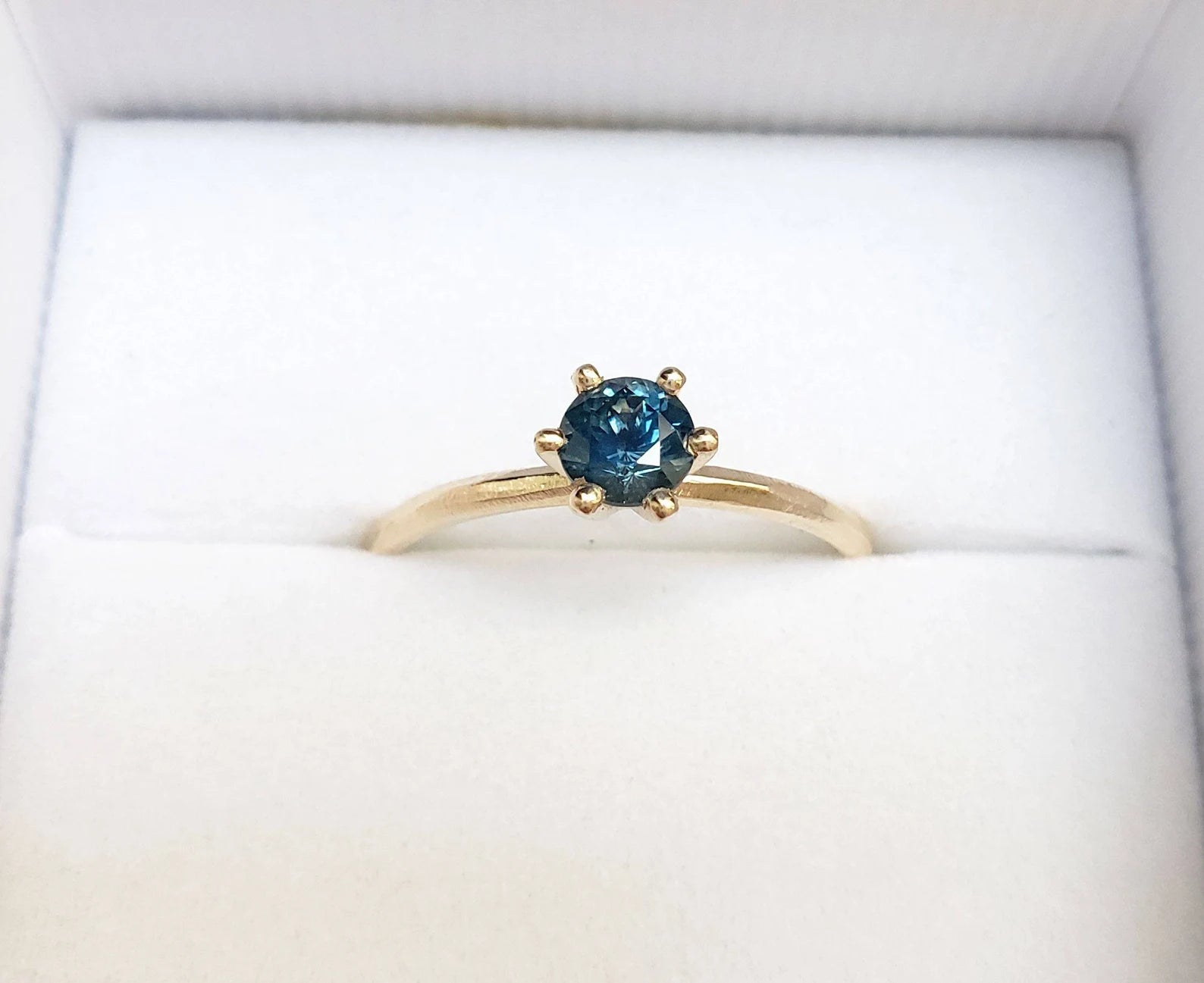 Bague de fiançailles pour femme avec saphir du Montana à six griffes - Or massif 10 carats, 14 carats ou 18 carats, jaune, rose ou blanc