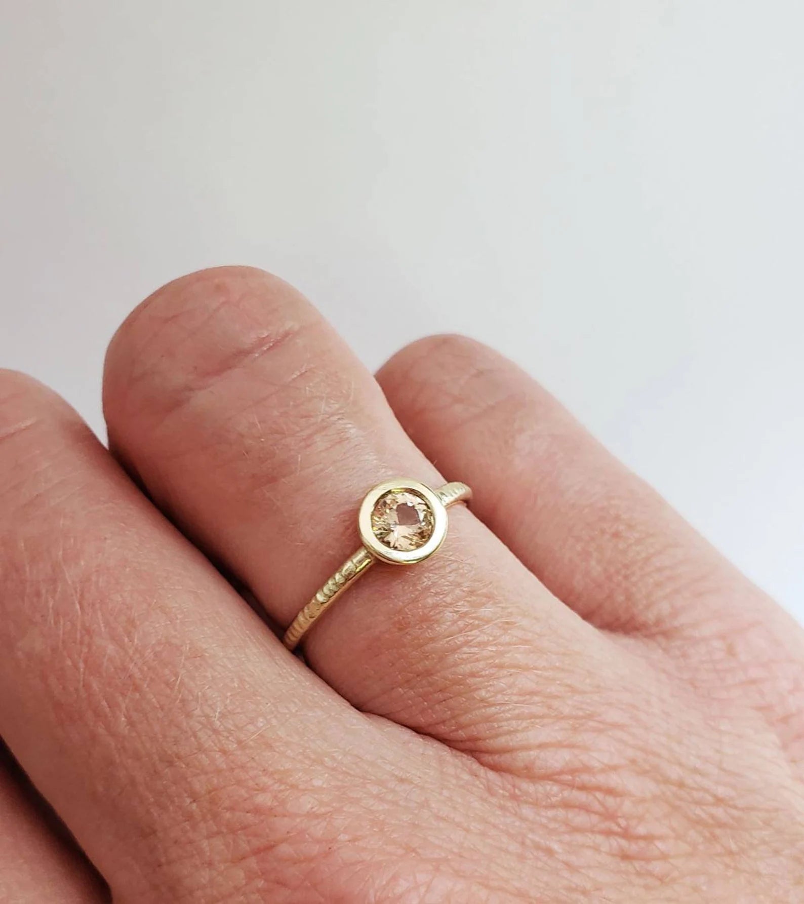 Bague de fiançailles en morganite sertie clos – Or massif 10 carats, 14 carats ou 18 carats, jaune, rose ou blanc
