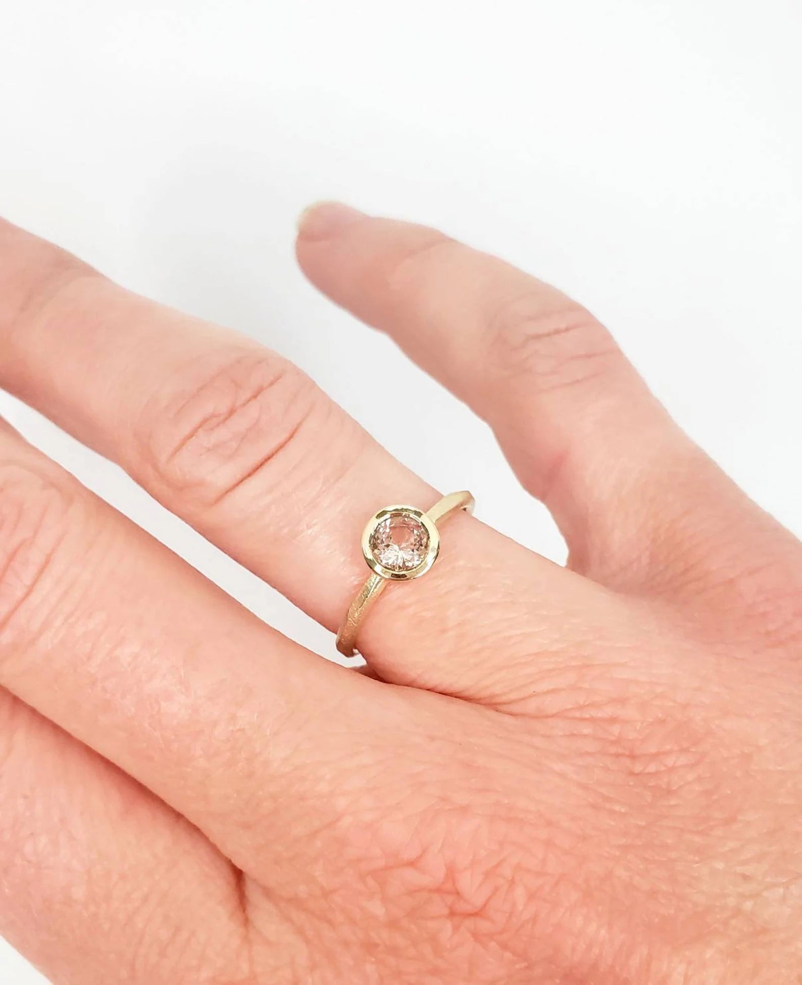 Bague de fiançailles en morganite sertie clos – Or massif 10 carats, 14 carats ou 18 carats, jaune, rose ou blanc