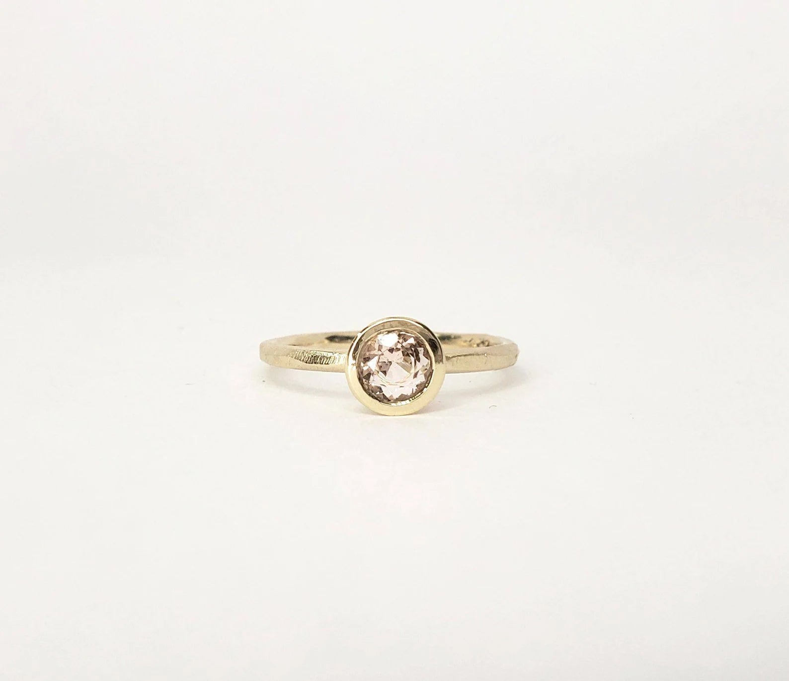 Bague de fiançailles en morganite sertie clos – Or massif 10 carats, 14 carats ou 18 carats, jaune, rose ou blanc
