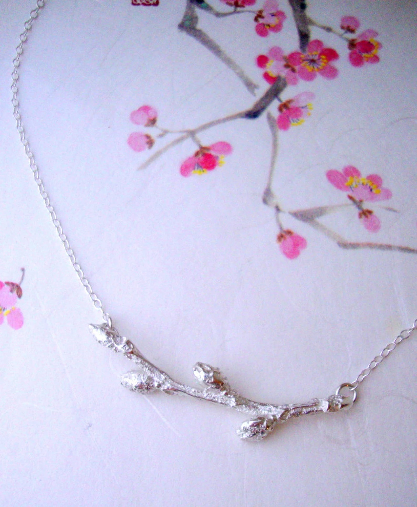 Collier en argent avec bourgeons de cerisier printaniers – Oka-san