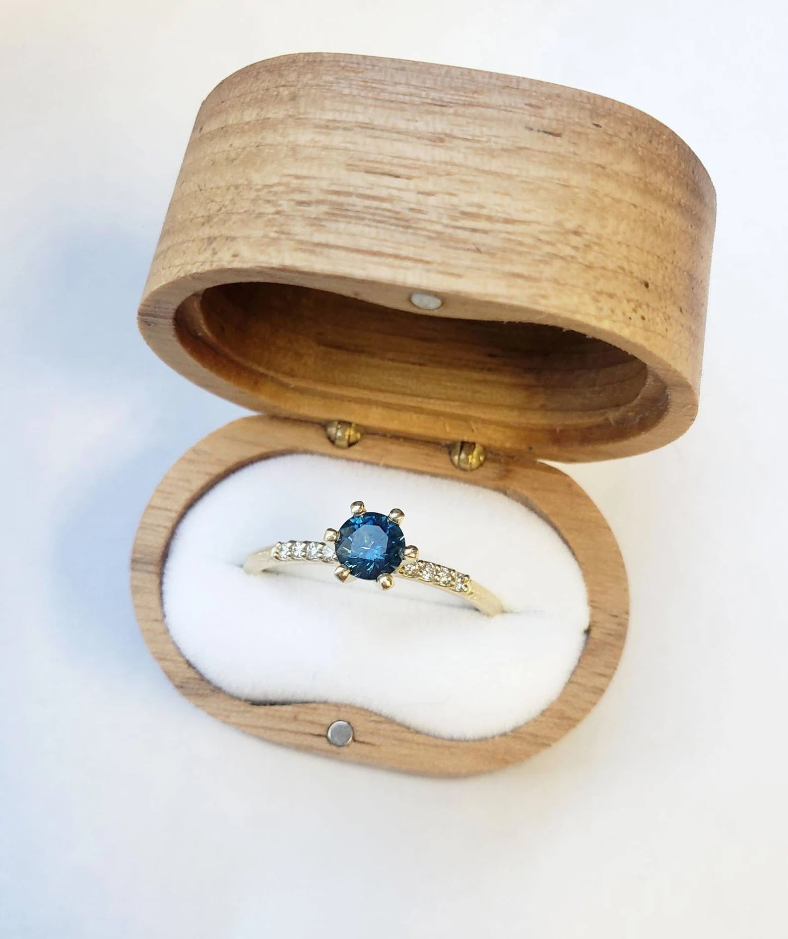 Bague de fiançailles solitaire en saphir du Montana avec diamants canadiens – Or massif 10 k, 14 k ou 18 k, jaune, rose ou blanc