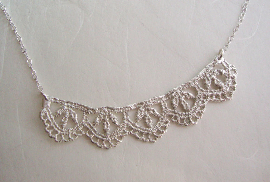 Women’s Silver Necklace with Lace Leaf Pattern