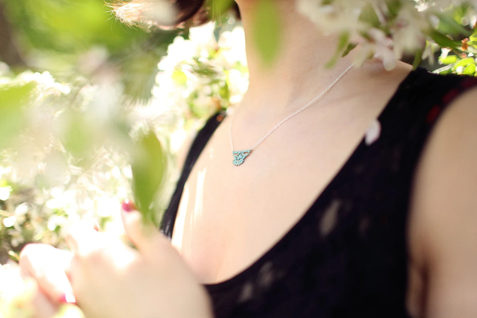 Collier en dentelle « Petit Lys » en argent sterling – Cadeau pour demoiselle d'honneur ou demoiselle d'honneur