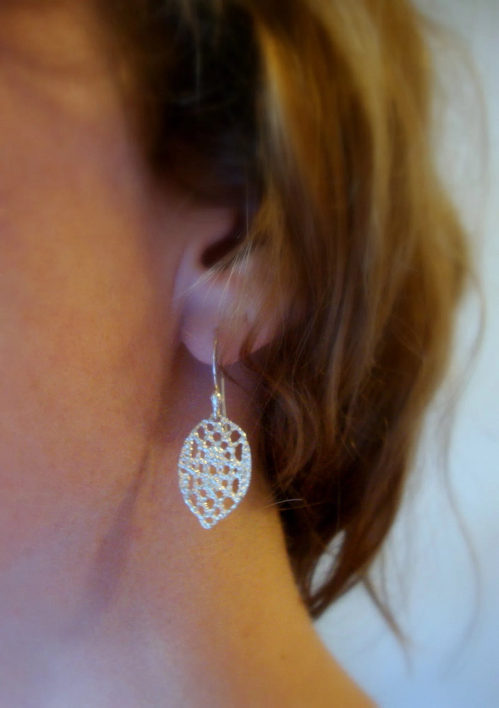Boucles d'oreilles pendantes en dentelle en argent sterling massif