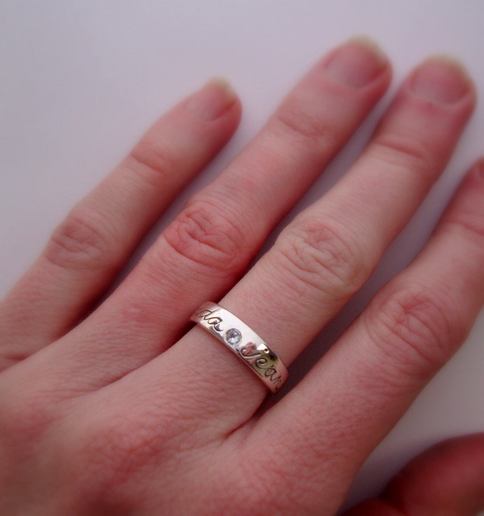 Bague de naissance familiale avec nom gravé – Argent sterling avec aigue-marine, citrine, rubis, péridot et tourmaline rose