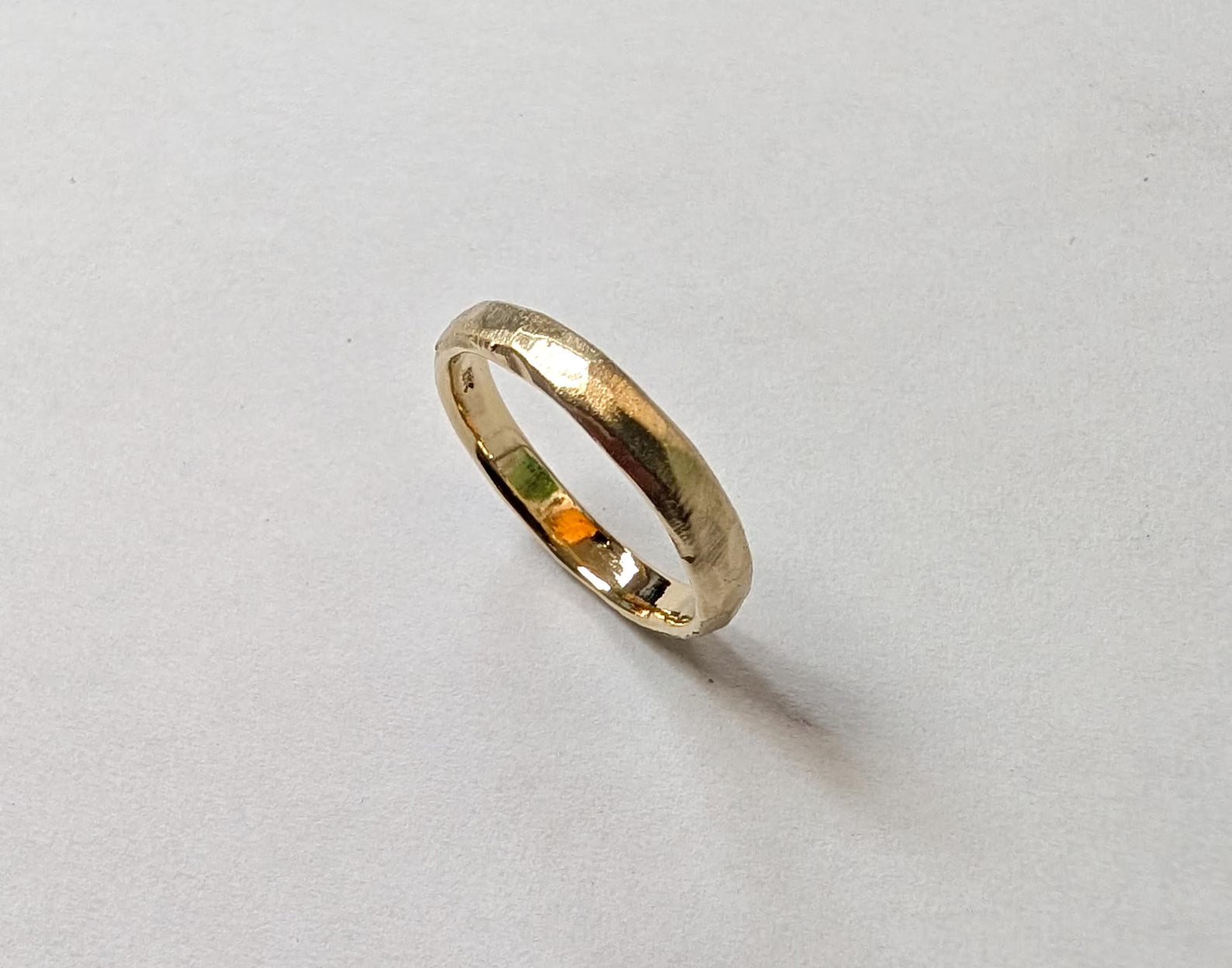 Alliance simple et brute de 4 mm de large – en or massif 10 carats, 14 carats ou 18 carats, jaune, rose ou blanc – Poinçon du fabricant