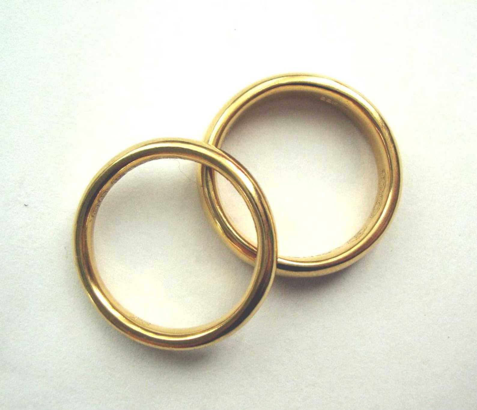 Alliance en or massif 22 carats – Design classique avec gravure intérieure personnalisée