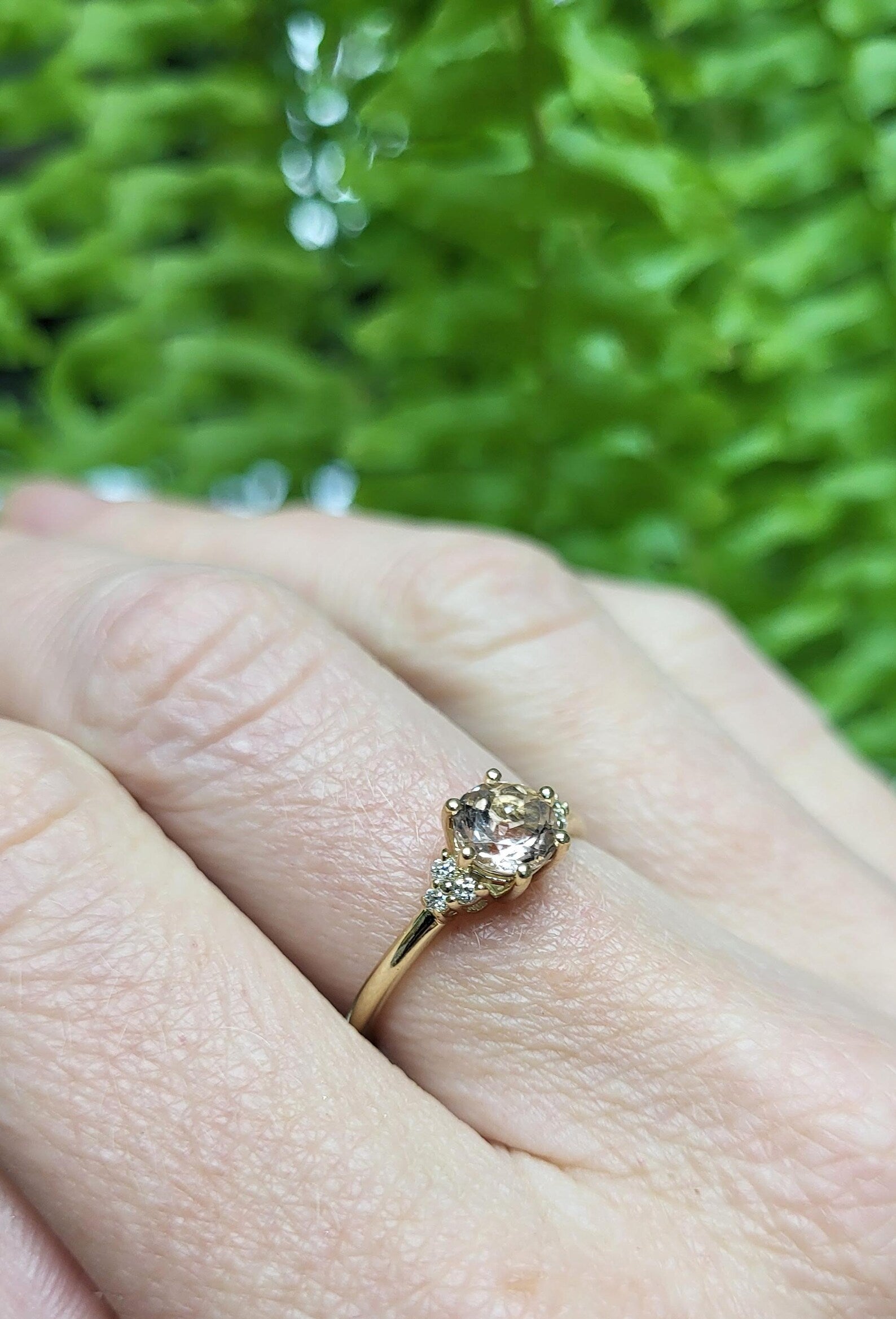 Bague de fiançailles solitaire en morganite avec diamants synthétiques sur les côtés – Or massif 10 carats, 14 carats ou 18 carats, jaune, rose ou blanc
