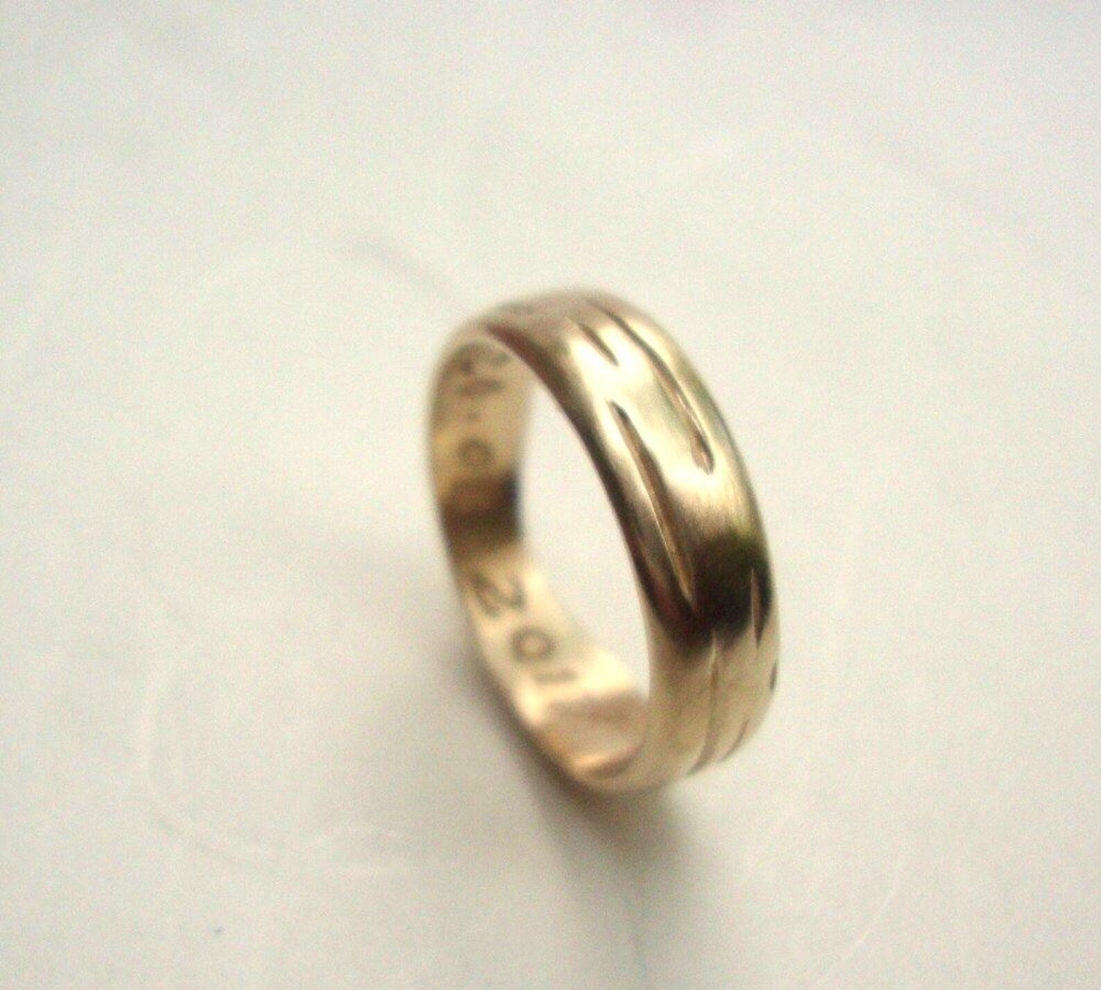 Alliance en or jaune, rose et blanc, texture bouleau – Or massif 10 carats, 14 carats ou 18 carats
