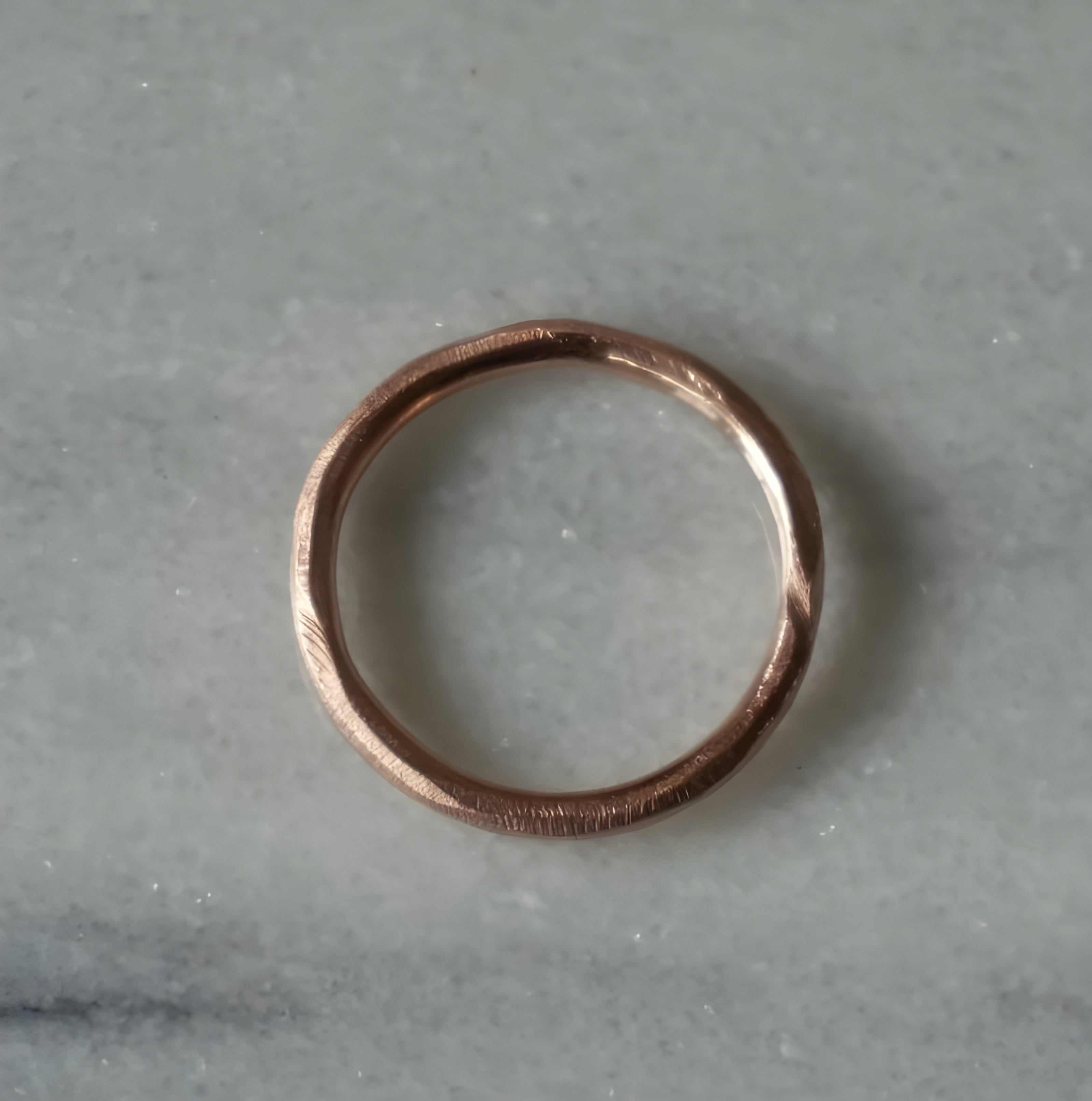 Bague à bande brute en or massif 10 carats jaune, rose ou blanc – Marque du Créateur