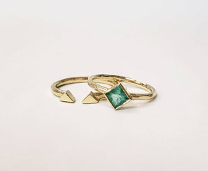 Emerald engagement ring set princess cut square stone with matching spacer ring in gold