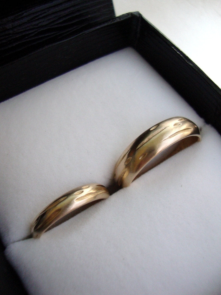 Solid 14k Gold Birch Wedding Band Set birch design on the rings custom engraved